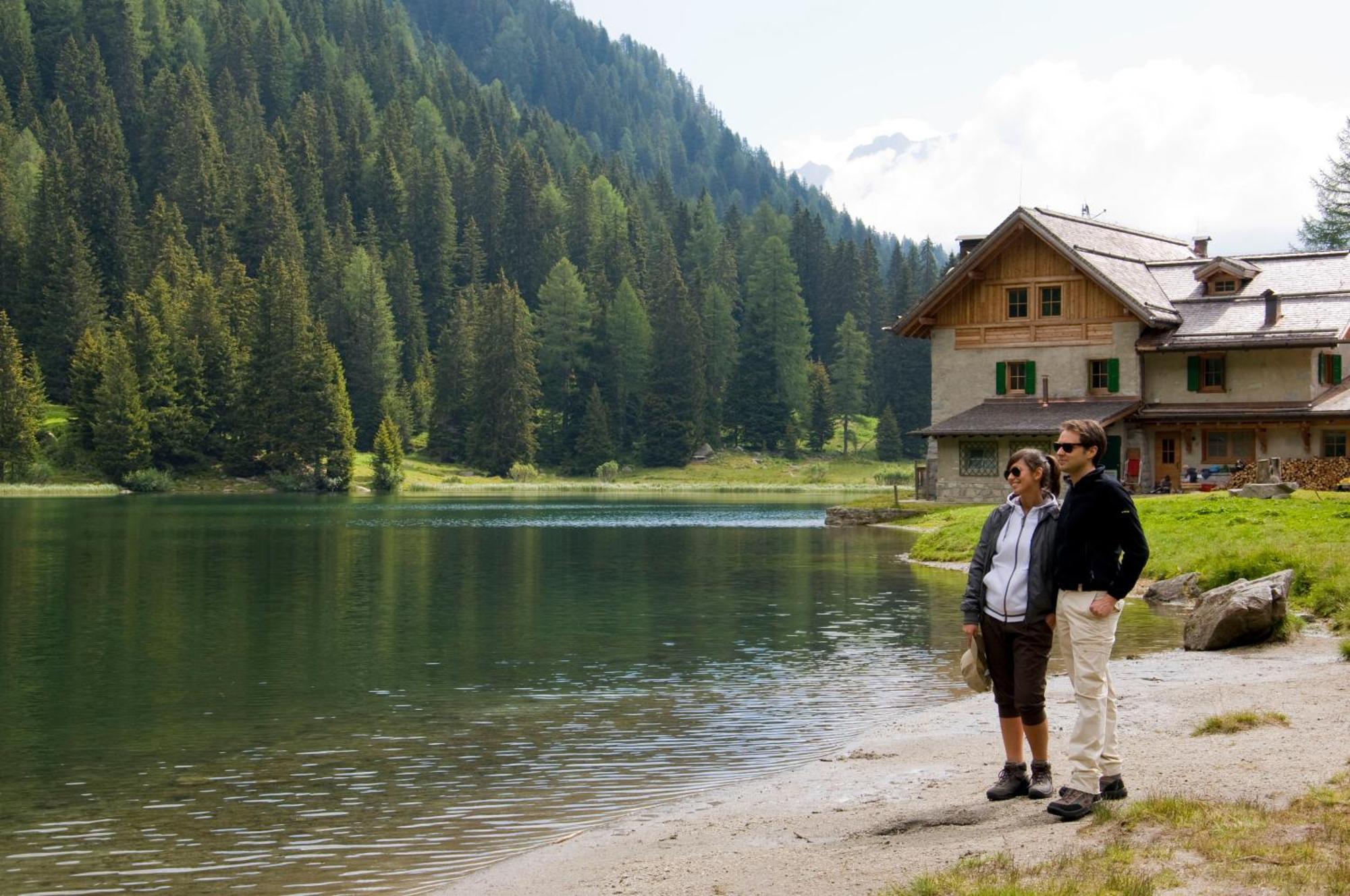 Rifugio Lago Nambino Madonna Eksteriør billede